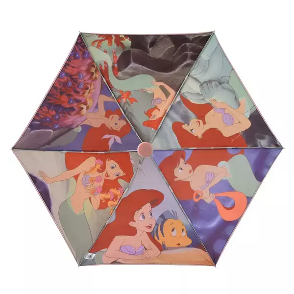 「紫外線対策にピッタリ◎ ディズニーヴィランズやアリエルで、ド派手＆外側はシンプルな使いやすい傘登場」の画像