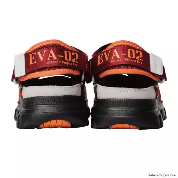 「「エヴァ」零号機、初号機、弐号機をイメージ！スニーカーの安定感&サンダルのフラットさが融合した2WAY仕様コラボシューズ登場」の画像