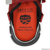 「「エヴァ」零号機、初号機、弐号機をイメージ！スニーカーの安定感&サンダルのフラットさが融合した2WAY仕様コラボシューズ登場」の画像4