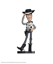 ウッディやバズが400万円越えフィギュアに！「トイ・ストーリー」のキャラクターを“再解釈”したグッズが発売
