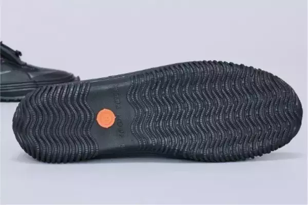 「「攻殻機動隊SAC_2045」草薙素子の劇中衣装をイメージ！「SPINGLE」コラボスニーカーが登場」の画像