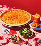 「エルモたちと特大ピザ＆ドーナツで賑やかクリスマス☆ ホリデーカフェメニュー第2弾」の画像2