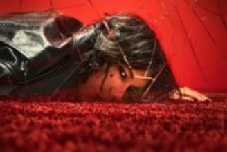 米津玄師「IRIS OUT」世界初披露！ 劇場版『チェンソーマン レゼ篇』オマージュ演出にSNS大歓喜「サメがｗｗｗ」「カッケーとカワイイの大渋滞」