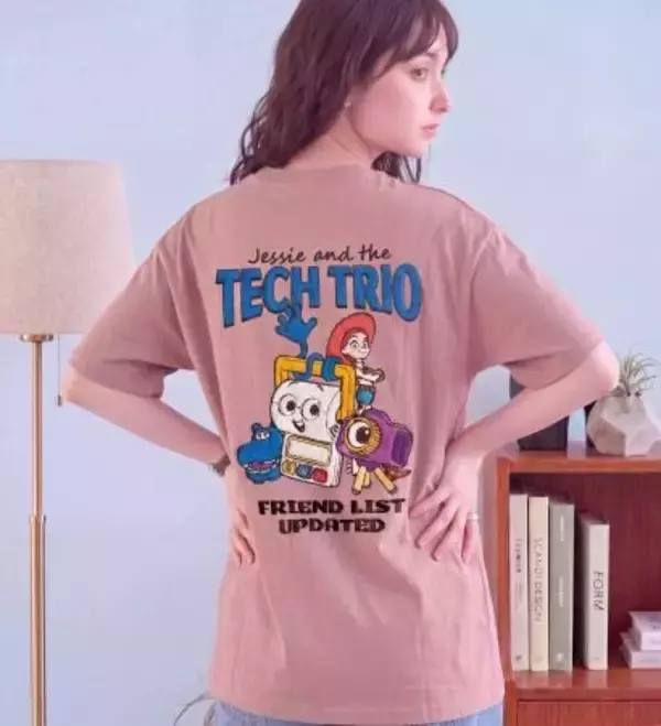 「「トイ・ストーリー5」大人かわいい新作アパレル登場！レトロデザインのTシャツ＆チュニック全4種がラインナップ」の画像