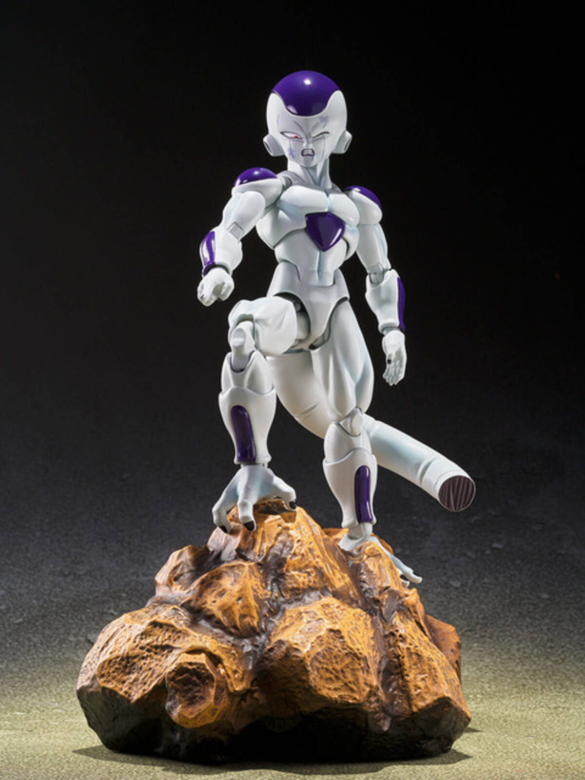 ドラゴンボールZ」フリーザ 第四形態が可動フィギュアに！表情パーツを 