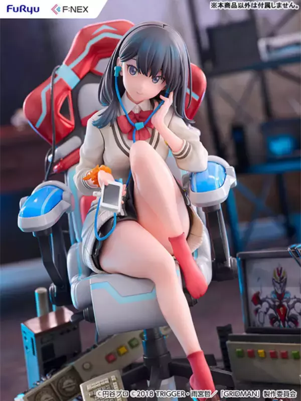 「六花に見つめられてる…！「SSSS.GRIDMAN」ヴィレッジヴァンガードコラボの描き下ろしイラストを立体化した1/7スケールフィギュアが登場」の画像