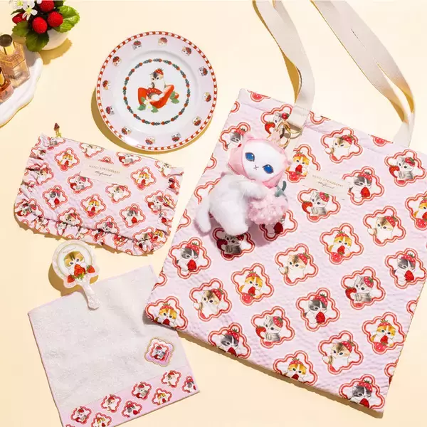 「「mofusand」苺にまみれて、にゃんとも幸せ…♪ 旬の苺をテーマにしたにゃんこグッズがかわいすぎる！」の画像