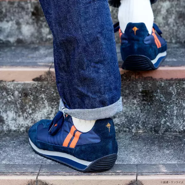 「“マフティー”マークがオシャレ！「ガンダム 閃光のハサウェイ」×「PATRICK」のコラボスニーカー登場」の画像