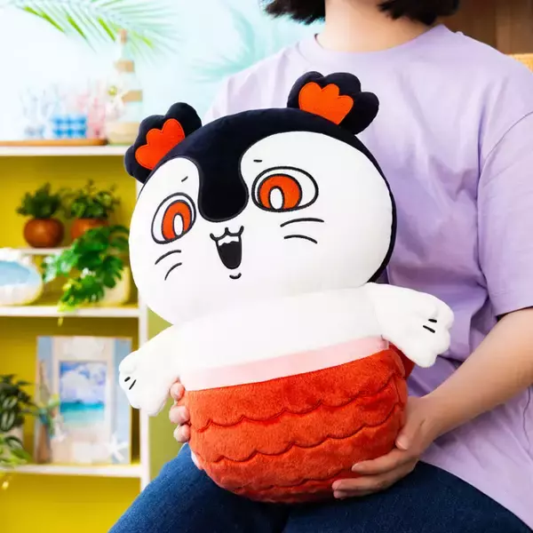 おっきなセイレーンのぬいぐるみ登場！ 「映画ちいかわ」“セイレーン”新商品が必見！ セイレーンの印象的なシーンを集めたフィギュアは必見