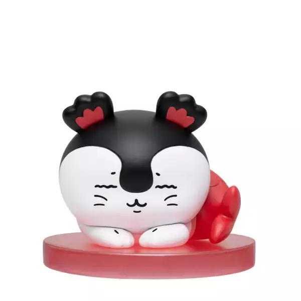 「おっきなセイレーンのぬいぐるみ登場！ 「映画ちいかわ」“セイレーン”新商品が必見！ セイレーンの印象的なシーンを集めたフィギュアは必見」の画像