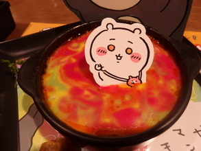 「ちいかわレストラン」に“あ・く・む”到来!? 討伐フェアに“ご機嫌なあのこのパンケーキ”やさすまた風フォークが！