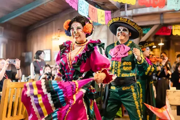 「ハロウィン本番！超人気パレード＆アトモス、楽しい全身仮装で盛り上がる秋の東京ディズニーリゾート」の画像