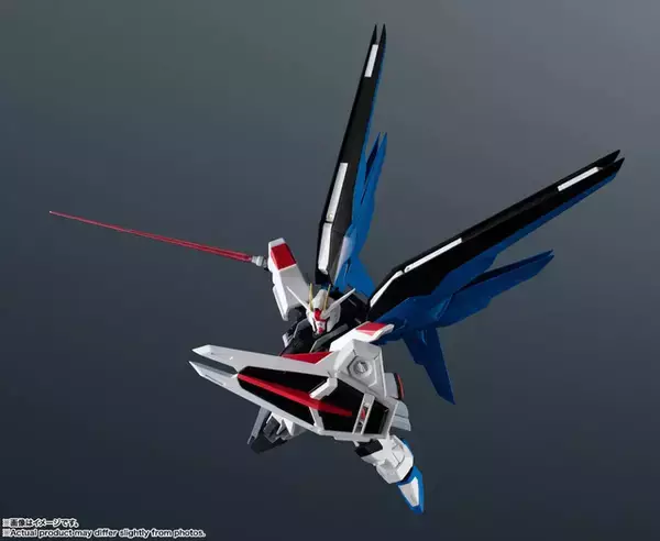 「“舞い降りる剣”フリーダムガンダムのリニューアル版が予約スタート！ ハイマットフルバーストや連結状態のビームサーベルなどプレイバリュー豊富」の画像
