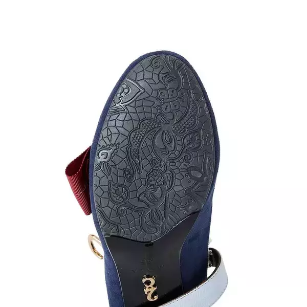 「「名探偵コナン」コナン“蝶ネクタイ型変声機”や、怪盗キッドのモノクル・マントを表現♪ 「MAYLA」パンプスが登場」の画像