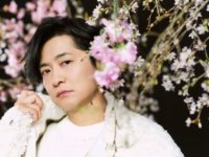 声優・下野紘、桜との美麗ショットが眼福♪「神の雫」亀梨和也×佐藤拓也が裏表紙に　「TVガイドVOICE STARS」