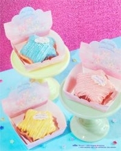 「セサミストリート」アビー×「サンリオ」リトルツインスターズが初コラボ！キュートなグッズやカフェメニューも展開♪