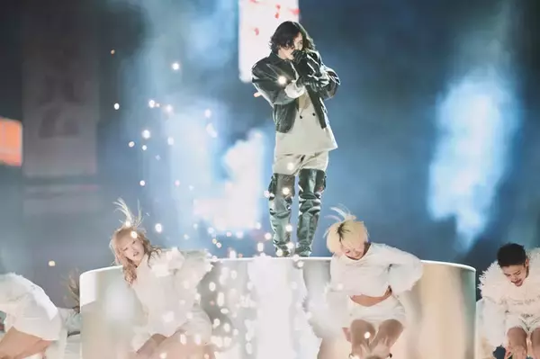 歓喜の声が広がる！米津玄師 伝説の２年連続紅白「IRIS OUT」＆「さよーならまたいつか！」映像が待望の公式アーカイブ化！