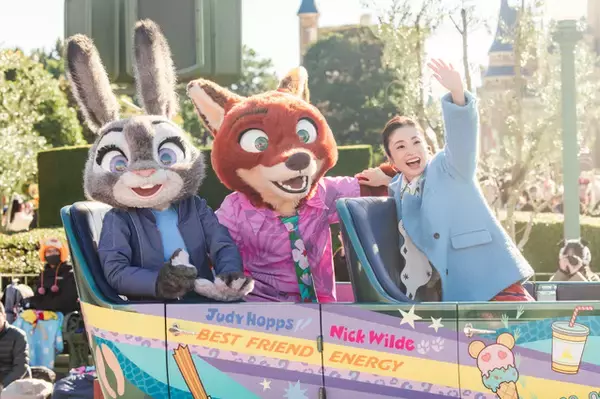 上戸彩がサプライズ登場！「ズートピア」ジュディ＆ニックと東京ディズニーランドでスペシャルグリーティング開催