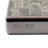 「「頭文字D」“とにかく絶対!!このクルマで勝ちたいんだ!!” レーザー刻印の300個限定ZIPPOが登場」の画像3