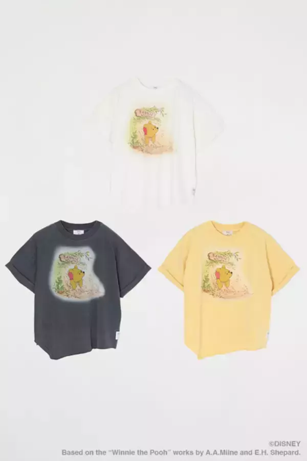 「「くまのプーさん」愛しいドジっ子シーンをヴィンテージ風ファッションに！Tシャツやバスケットバッグが発売」の画像