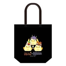 「エヴァ」オリジナルステッカーをゲット♪ 30周年記念展in名古屋にて名古屋市交通局とのコラボデジタルスタンプラリー開催！ ご当地お菓子「ぴよりん」デザインのトートバッグがもらえる