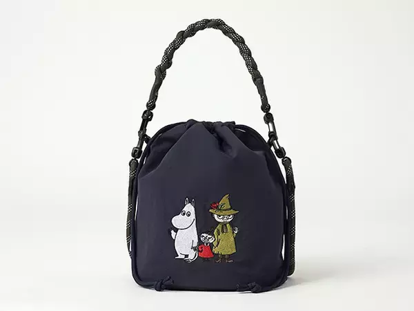 「ムーミン、リトルミイ、スナフキンの大人かわいい巾着バッグ登場！世界観を刺繍で表現☆」の画像