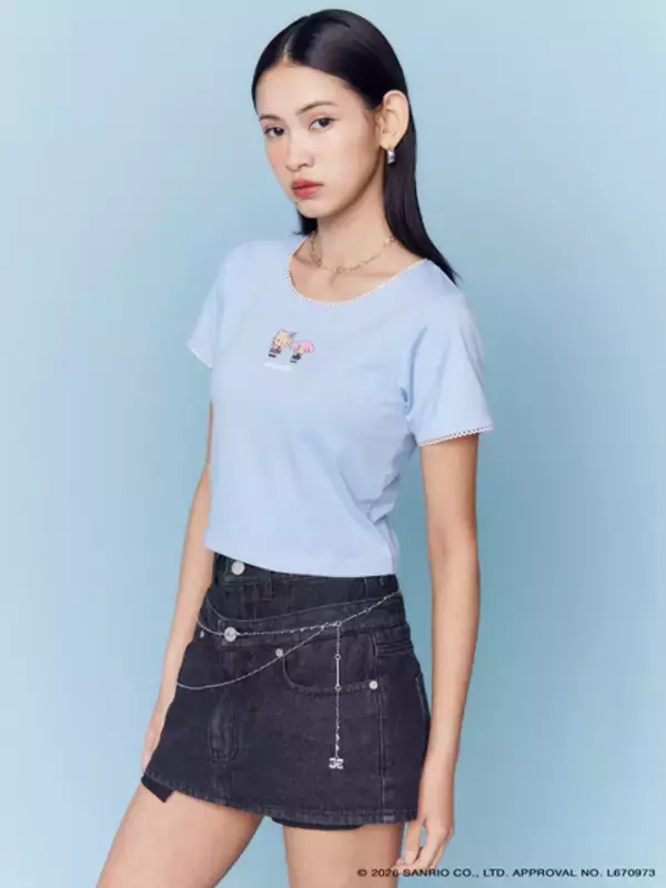 「「サンリオ」日焼けキティ＆マイメロのワンポイントがキュート♪「EMODA」コラボのTシャツやバッグが登場」の画像