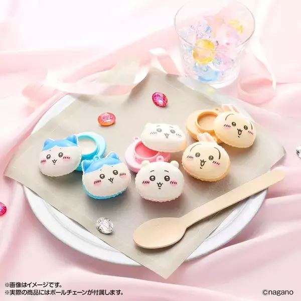 「ちいかわ、ハチワレたちのお顔がキュート♪ 「ちいかわ」コロッとかわいいマカロン型コスメが登場！ 実用性も兼ね備えたホイップ風マグネットも」の画像