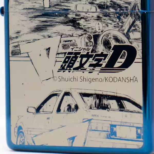 「「頭文字D」特別仕様ZIPPO、150個限定生産！藤原拓海の名シーンが蘇る…「東京オートサロン2026」で100個限定販売のチャンス!!」の画像