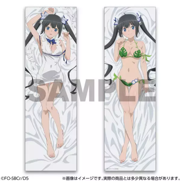 「大胆な葉っぱビキニ姿で添い寝!? 「ダンまち」ヘスティア、アイズたちが抱き枕カバーに！ ほぼ等身大で再現」の画像