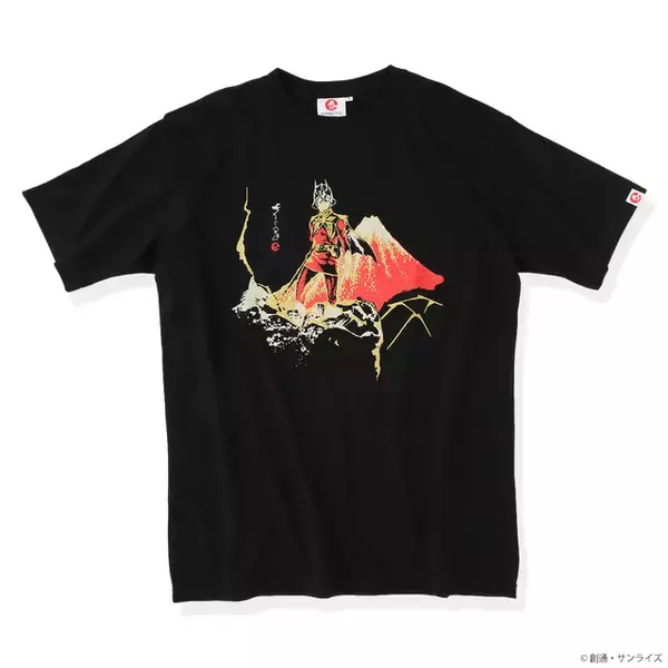 「シャア×富士山の異色コラボ！ 「ガンダム」赤富士をバックした筆絵タッチが印象的！ 静岡限定デザインのTシャツ、アクリルキーホルダーが発売」の画像