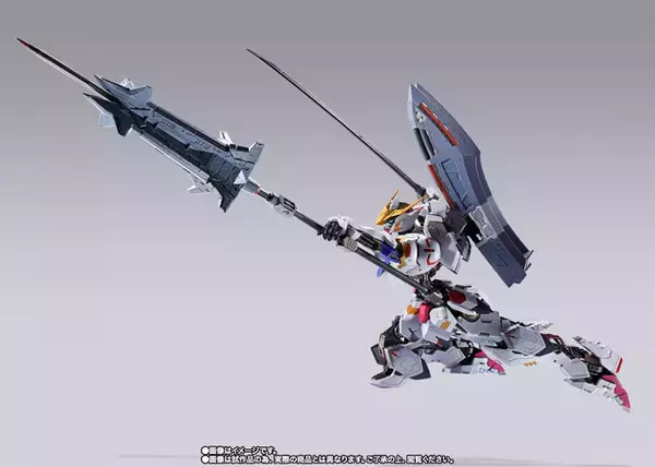 「【再販開始】「METAL BUILD ガンダムバルバトス（第4形態）」の2次抽選がスタート！新規武装のブーメランメイスと赤のマントで10周年に相応しい仕上がりに！」の画像