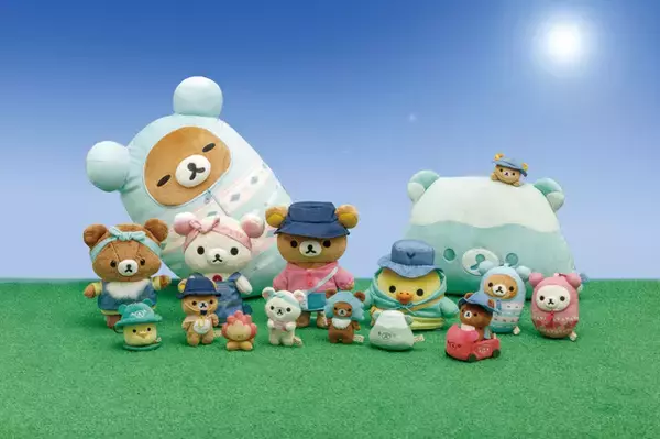 「リラックマと一緒にお外へ飛び出そう♪ “こもれびキャンプ”がテーマのポーチ、サコッシュなど新アイテムが登場！」の画像