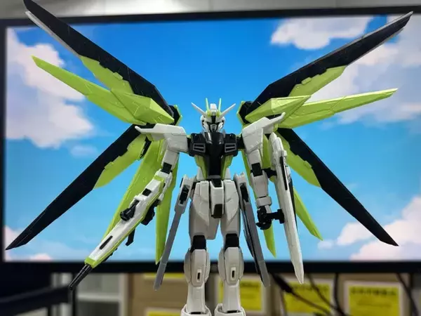 「緑のフリーダムガンダム、漆黒のウイングガンダムゼロが新鮮！「ガンダム×Apex」コラボガンプラを実際に作ってみた【レポ】」の画像