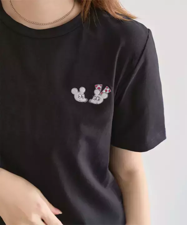 「大人になっても大好き♪「ねずみくんのチョッキ」ねずみくんのワンポイント刺繍が日常使いに◎アパレルアイテム登場」の画像