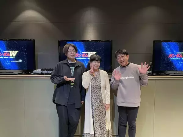 「背景のウイングガンダムゼロがかっこいい！ 「ガンダムＷ」新規描き下ろし“ウィンタービジュアル”公開！「EW」4KリマスターBOXよりオーコメキャスト写真も」の画像