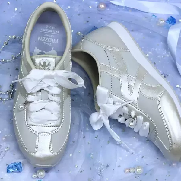 「「アナ雪」夏にぴったりのひんやりグッズが登場♪「DISNEY FROZEN SUMMER」が開催！」の画像