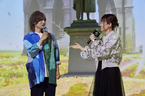 「「フリーレン」フリーレン役・種崎敦美とヒンメル役・岡本信彦がUSJコラボを先行体験「泣きそうになる瞬間が…」「ファンにはたまらない！」」の画像