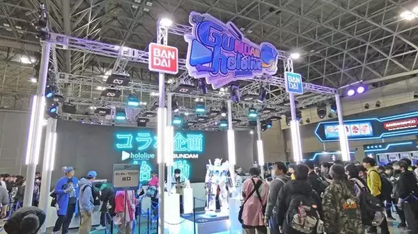 「ガンダム×ホロライブってどんなコラボ？「hololive SUPER EXPO 2026」ガンダムブースに特別仕様のガンダムと最新グッズの参考展示が大集合！【イベントレポ】」の画像