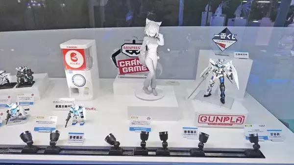 「ガンダム×ホロライブってどんなコラボ？「hololive SUPER EXPO 2026」ガンダムブースに特別仕様のガンダムと最新グッズの参考展示が大集合！【イベントレポ】」の画像