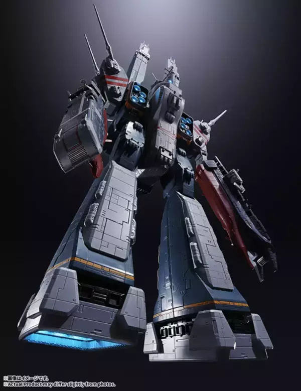 「超時空要塞マクロス」45周年記念商品第1弾として「SDF-1 マクロス」がDX超合金最大級のボリュームで登場！ 強攻型への変形や艦橋などの発光ギミックなどプレイバリュー抜群