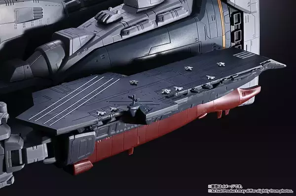 「「超時空要塞マクロス」45周年記念商品第1弾として「SDF-1 マクロス」がDX超合金最大級のボリュームで登場！ 強攻型への変形や艦橋などの発光ギミックなどプレイバリュー抜群」の画像