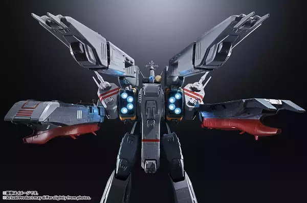 「「超時空要塞マクロス」45周年記念商品第1弾として「SDF-1 マクロス」がDX超合金最大級のボリュームで登場！ 強攻型への変形や艦橋などの発光ギミックなどプレイバリュー抜群」の画像
