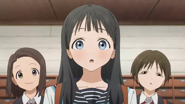 「冬アニメ「明日ちゃんのセーラー服」写真のモデルを引き受けた小路だが… 第4話先行カット」の画像