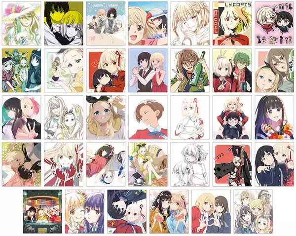 「「リコリコ」千束＆たきなとおそろコーデで出かけよう♪ 制作スタッフの描き下ろしイラストを使用した新作Tシャツも登場」の画像