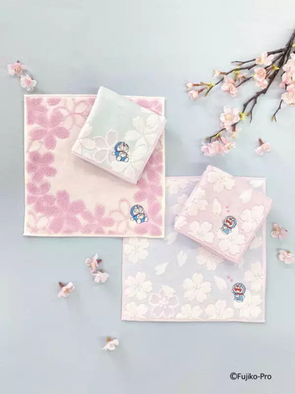 「「ドラえもん」どこでもドアやスモールライトをキュートに刺繍♪ 春っぽハンカチ＆トートバッグが登場☆」の画像