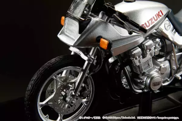 「「バリバリ伝説」聖秀吉の愛車「SUZUKI GSX750S KATANA」を再現！ ダイキャスト製完成品モデルが登場」の画像