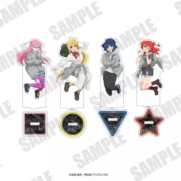 「「ぼざろ」ぼっちちゃんらが“防水ジャケ”姿に！梅雨でも雨の夏フェスもバッチリ♪なアパレル、アクスタ、缶バッジなど新作グッズ登場」の画像