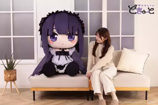 「「着せ恋」雫たんの特大ぬいぐるみ♪ 高さ1メートルと存在感抜群！ 太ももの正の字も再現されたファン必見グッズ」の画像