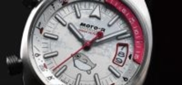 「終末ツーリング」バイクライダー向け腕時計が登場！ツーリングに便利な機能＆ヨーコのかわいさで相棒確定♪